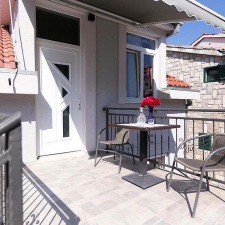 Royal Rina Apartmani Stomorska Ngoại thất bức ảnh