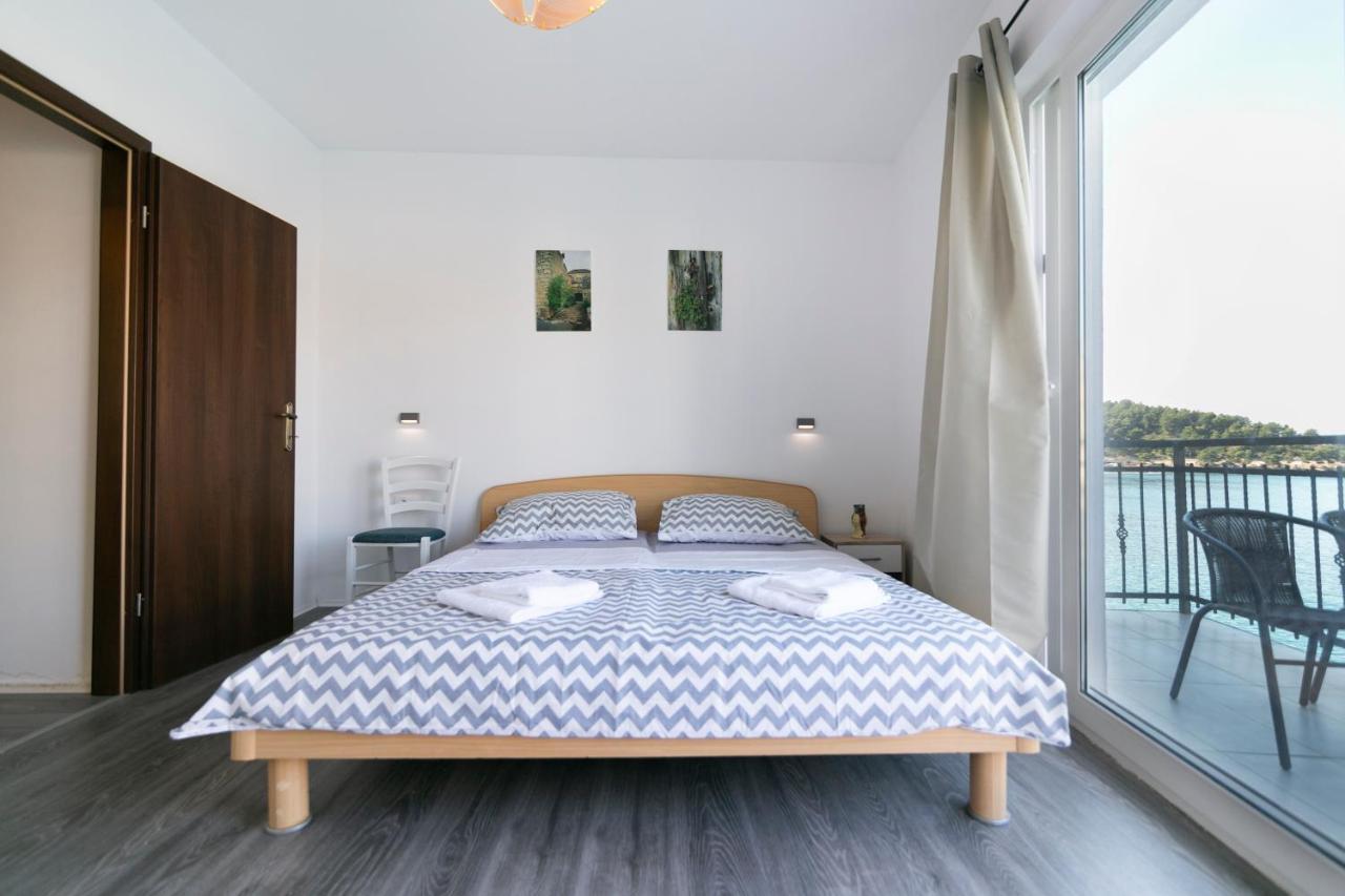 Royal Rina Apartmani Stomorska Ngoại thất bức ảnh