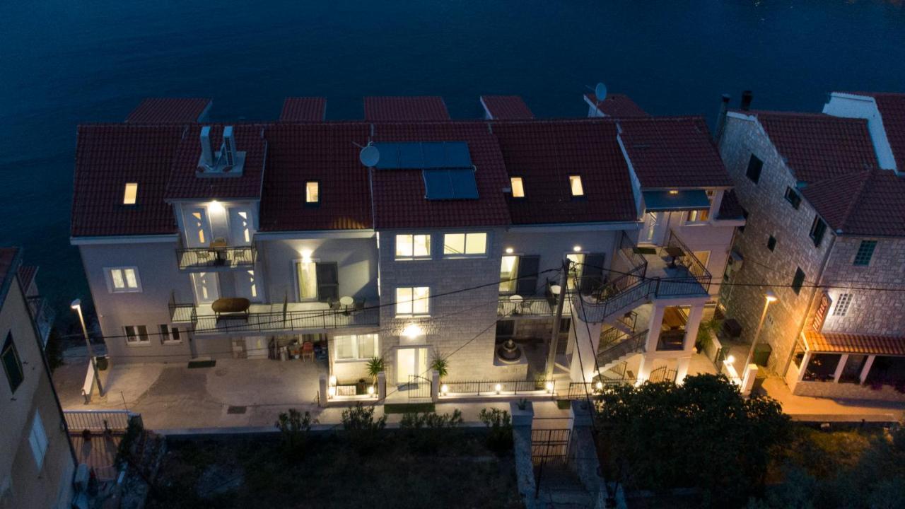 Royal Rina Apartmani Stomorska Ngoại thất bức ảnh
