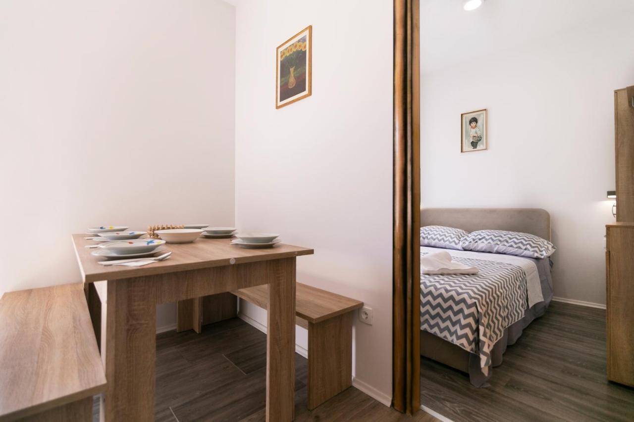 Royal Rina Apartmani Stomorska Ngoại thất bức ảnh