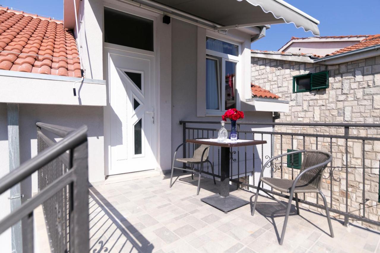Royal Rina Apartmani Stomorska Ngoại thất bức ảnh