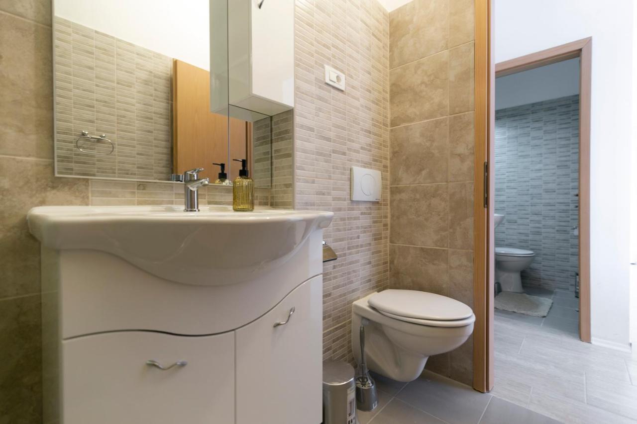 Royal Rina Apartmani Stomorska Ngoại thất bức ảnh