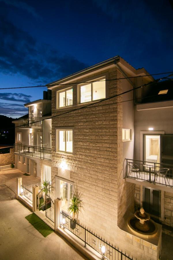 Royal Rina Apartmani Stomorska Ngoại thất bức ảnh