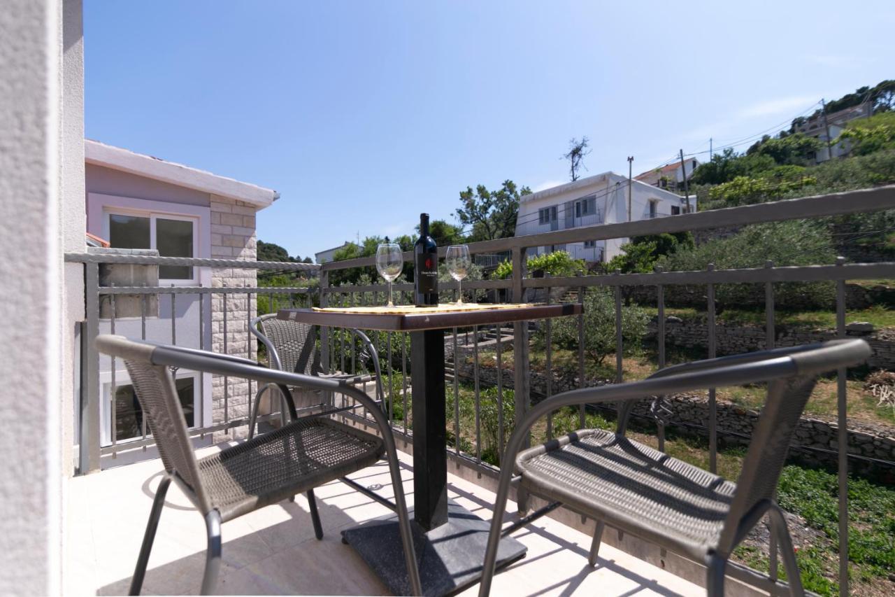 Royal Rina Apartmani Stomorska Ngoại thất bức ảnh