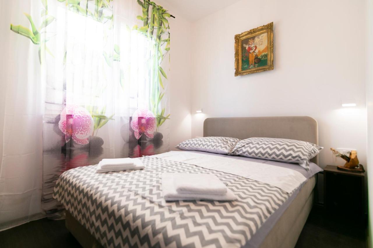 Royal Rina Apartmani Stomorska Ngoại thất bức ảnh