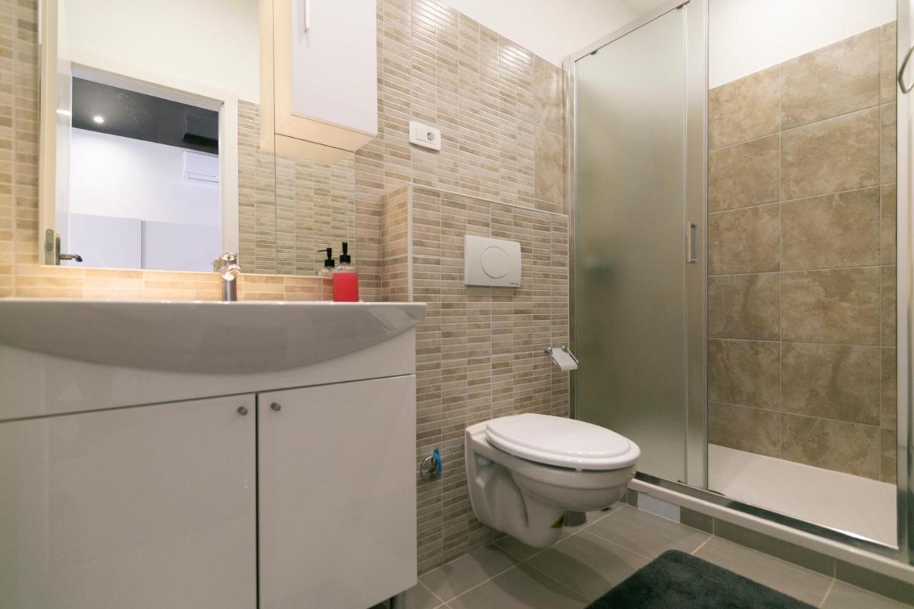 Royal Rina Apartmani Stomorska Ngoại thất bức ảnh