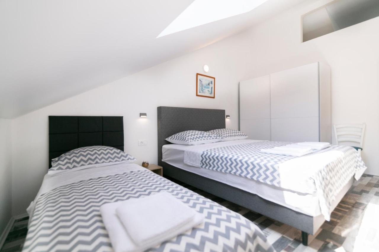 Royal Rina Apartmani Stomorska Ngoại thất bức ảnh