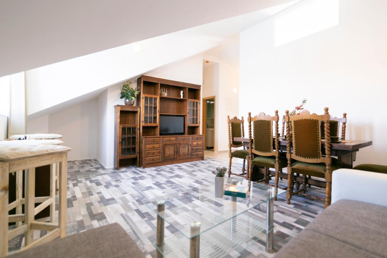 Royal Rina Apartmani Stomorska Ngoại thất bức ảnh