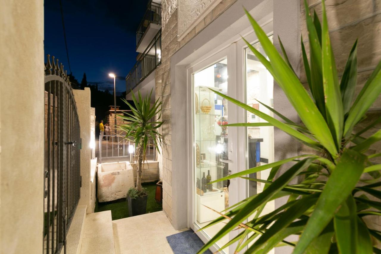 Royal Rina Apartmani Stomorska Ngoại thất bức ảnh