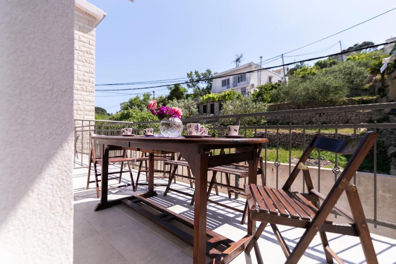Royal Rina Apartmani Stomorska Ngoại thất bức ảnh