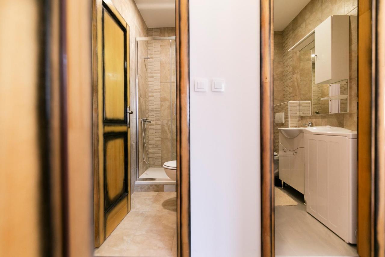 Royal Rina Apartmani Stomorska Ngoại thất bức ảnh